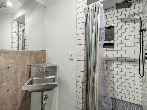 1828 Arrowhead Dr, Oakland CA 94611