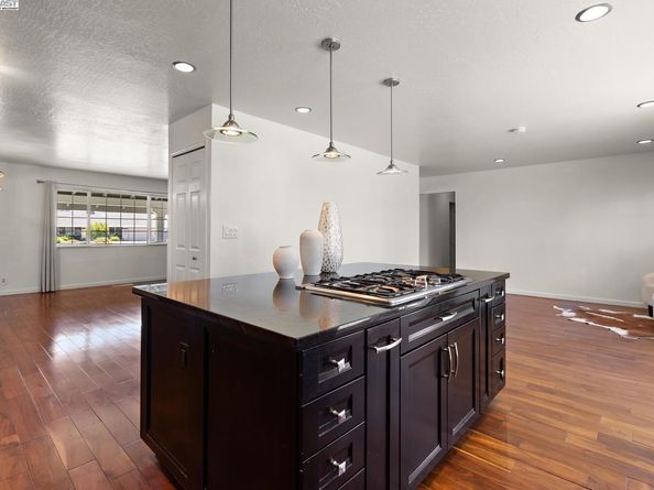1237 Norwood Pl, Livermore CA 94550