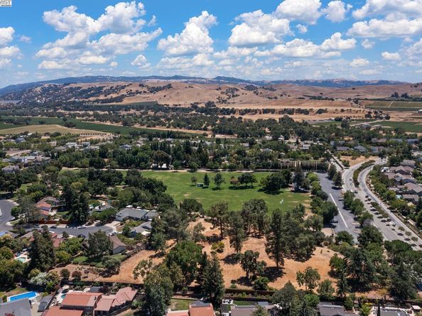 1237 Norwood Pl, Livermore CA 94550