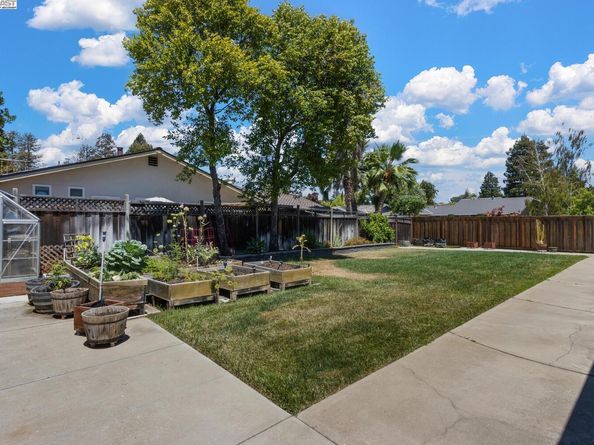 1237 Norwood Pl, Livermore CA 94550