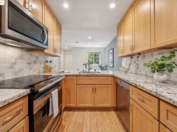 480 Canyon Oaks Dr G, Oakland CA 94605
