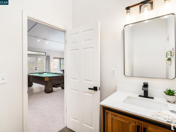 231 Orchard Rd, Orinda CA 94563