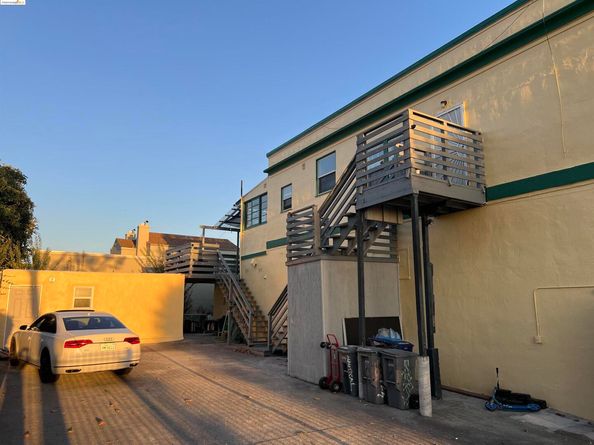 2351 San Pablo Ave, Berkeley CA 94702