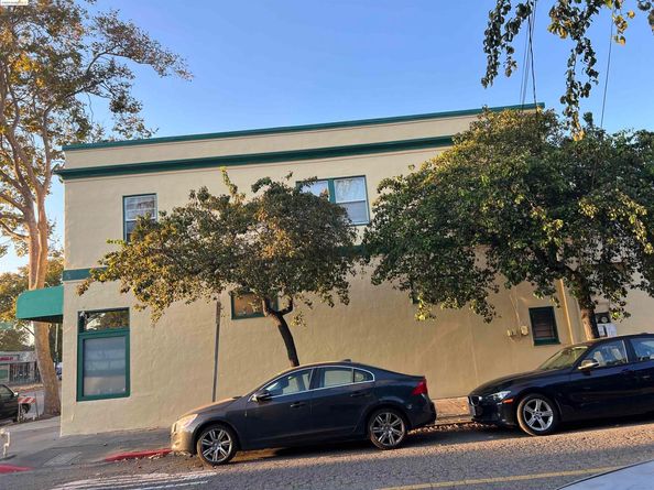 2351 San Pablo Ave, Berkeley CA 94702