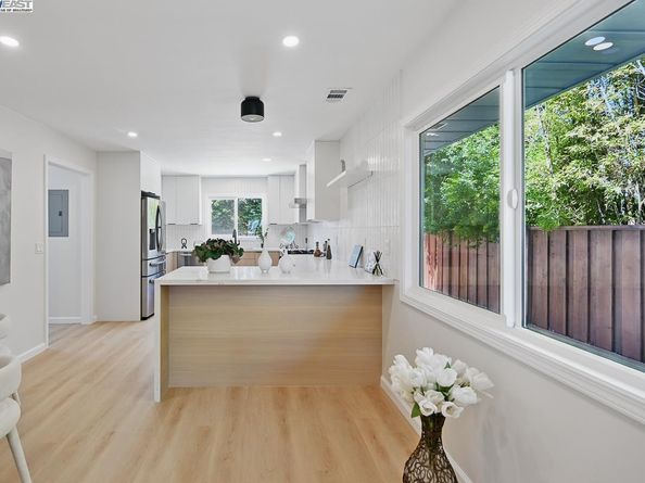 48 Garden Rd, Alameda CA 94502