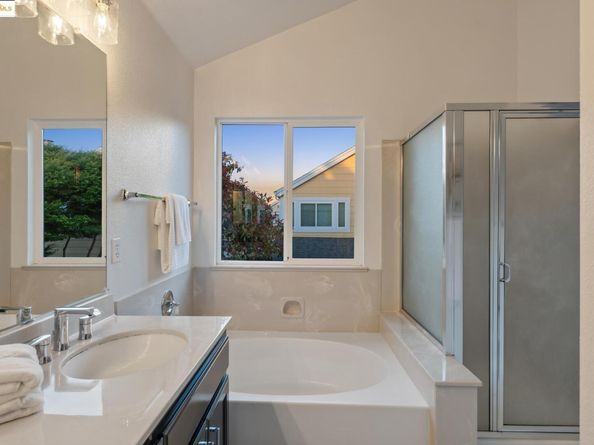 102 Waterview Dr, Richmond CA 94804