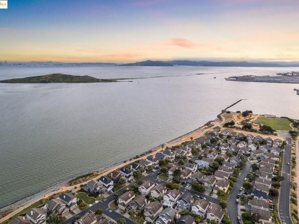 102 Waterview Dr, Richmond CA 94804