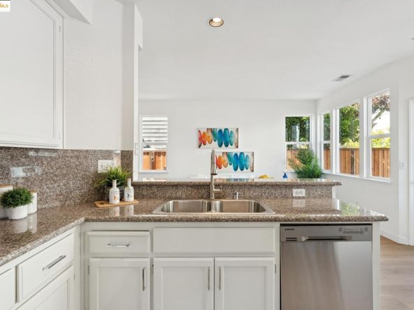 102 Waterview Dr, Richmond CA 94804