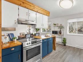 952 S Garland Way, Lakewood CO 80226