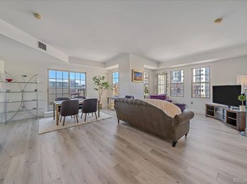 300 W 11th Avenue