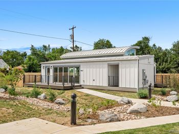 1957 Blackhawk Street