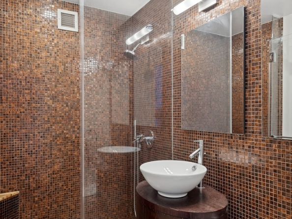 250 East 53rd Street 1403, New York NY 10022