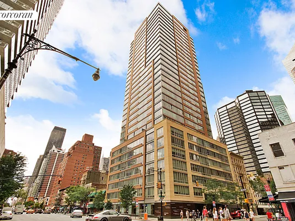 250 East 53rd Street 1403, New York NY 10022