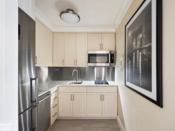 230 East 15th Street 5R, New York NY 10003