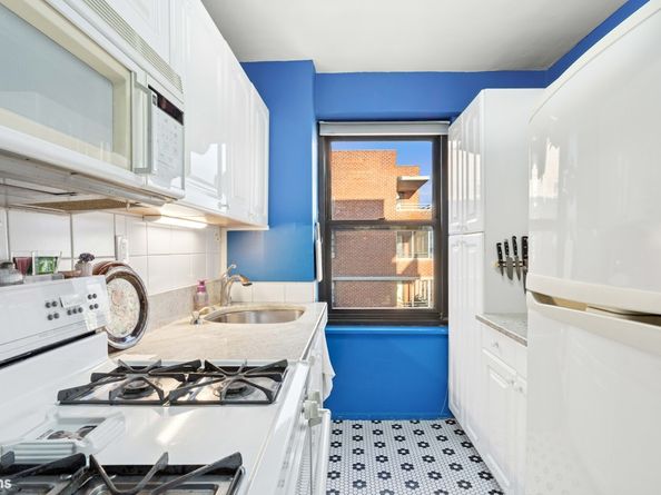 264 East Broadway C1905, New York NY 10002