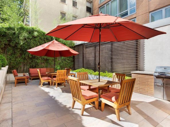 250 East 53rd Street 404, New York NY 10022