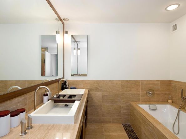 250 East 53rd Street 404, New York NY 10022