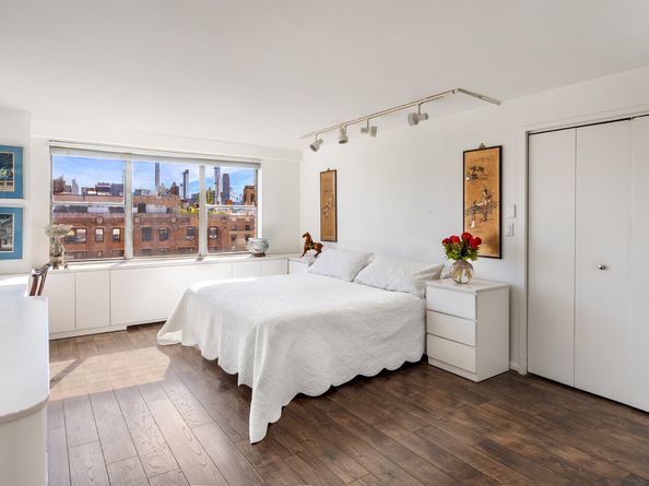 11 East 86th Street 19B, New York NY 10028