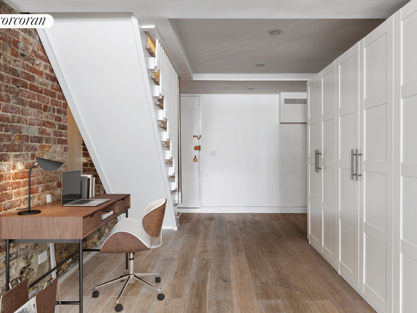 325 West 52nd Street TH, New York NY 10019