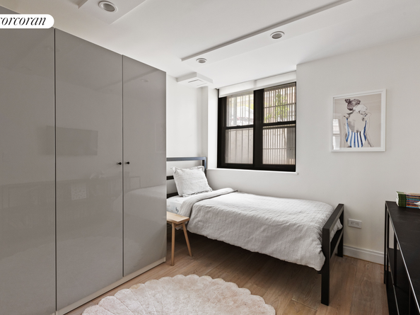 325 West 52nd Street TH, New York NY 10019