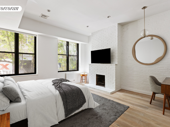 325 West 52nd Street TH, New York NY 10019