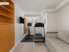 325 West 52nd Street TH, New York NY 10019