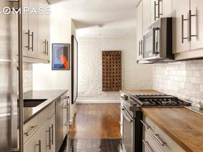 211 East 3rd Street 5R, New York NY 10009