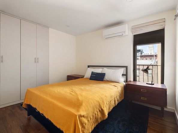 211 East 3rd Street 5R, New York NY 10009