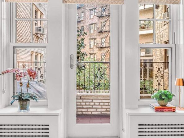 302 West 12th Street 2E, New York NY 10014