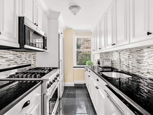 302 West 12th Street 2E, New York NY 10014
