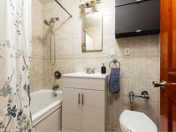 207 Ocean Parkway 3J, Brooklyn NY 11218