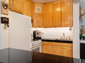 207 Ocean Parkway 3J, Brooklyn NY 11218