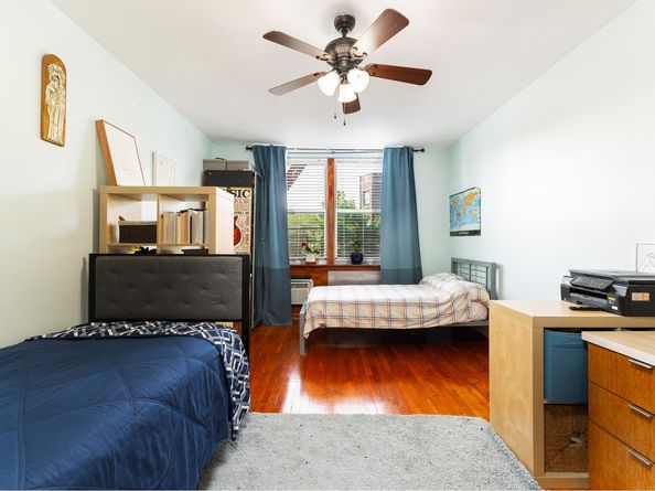 207 Ocean Parkway 3J, Brooklyn NY 11218