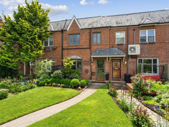 85-18 65th Road, Queens NY 11374