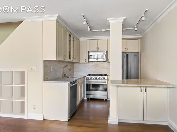 551 Main Street 208, New York NY 10044