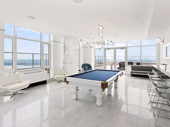 635 West 42nd Street 28D, New York NY 10036