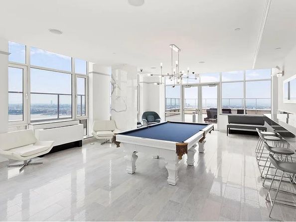 635 West 42nd Street 28D, New York NY 10036