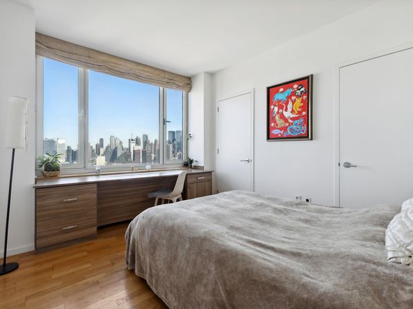 635 West 42nd Street 28D, New York NY 10036