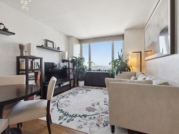 635 West 42nd Street 28D, New York NY 10036