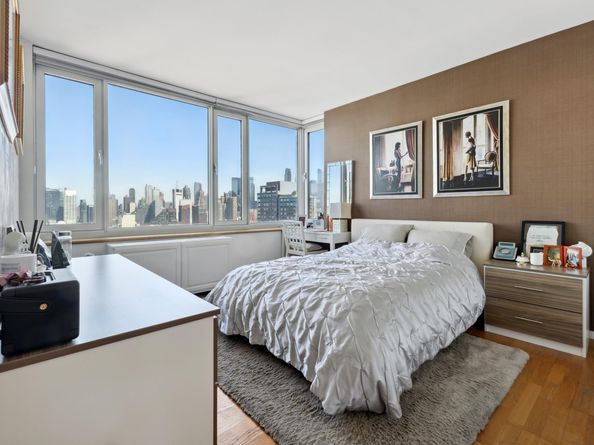 635 West 42nd Street 28D, New York NY 10036