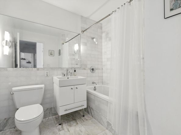635 West 42nd Street 28D, New York NY 10036