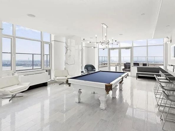 635 West 42nd Street 28D, New York NY 10036