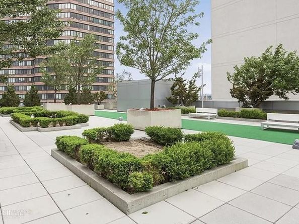 635 West 42nd Street 28D, New York NY 10036