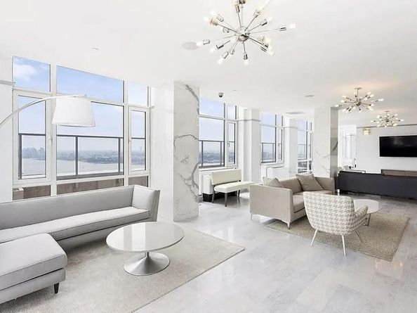 635 West 42nd Street 28D, New York NY 10036