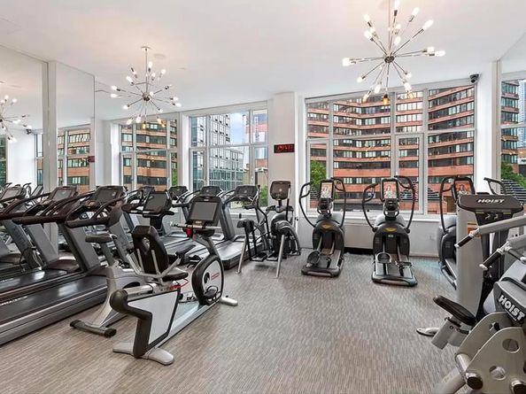 635 West 42nd Street 28D, New York NY 10036
