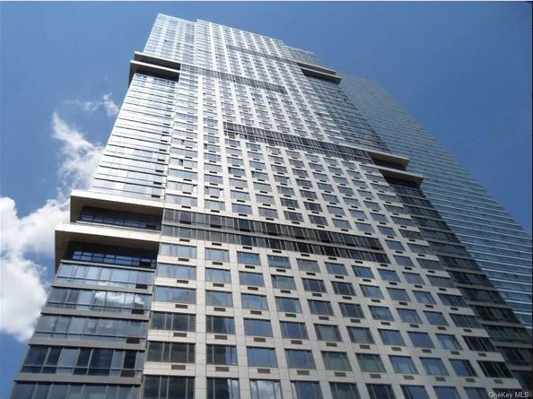635 West 42nd Street 28D, New York NY 10036