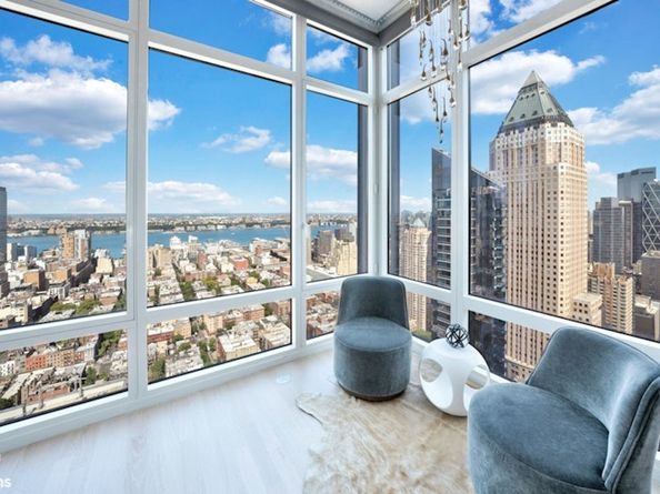247 West 46th Street 4201, New York NY 10036