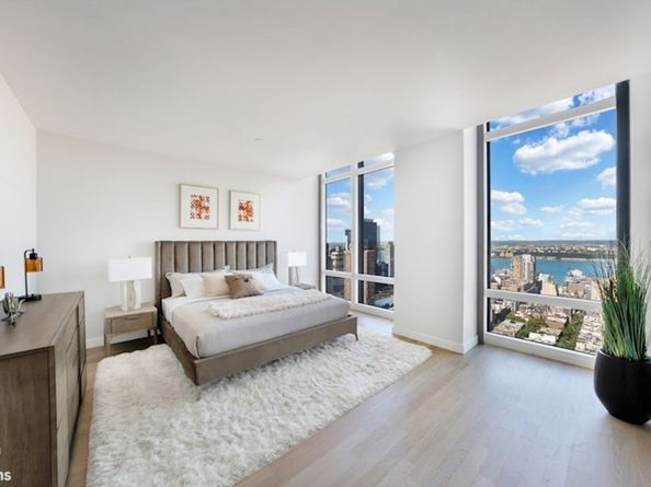 247 West 46th Street 4201, New York NY 10036