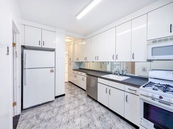 1615 Ave I