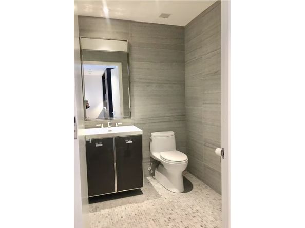 252 South Street 21F, New York NY 10002